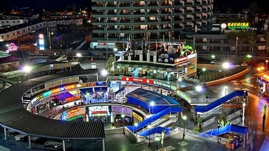 Problemen met geluidsoverlast en minderjarig personeel escaleren in het nachtleven van Maspalomas