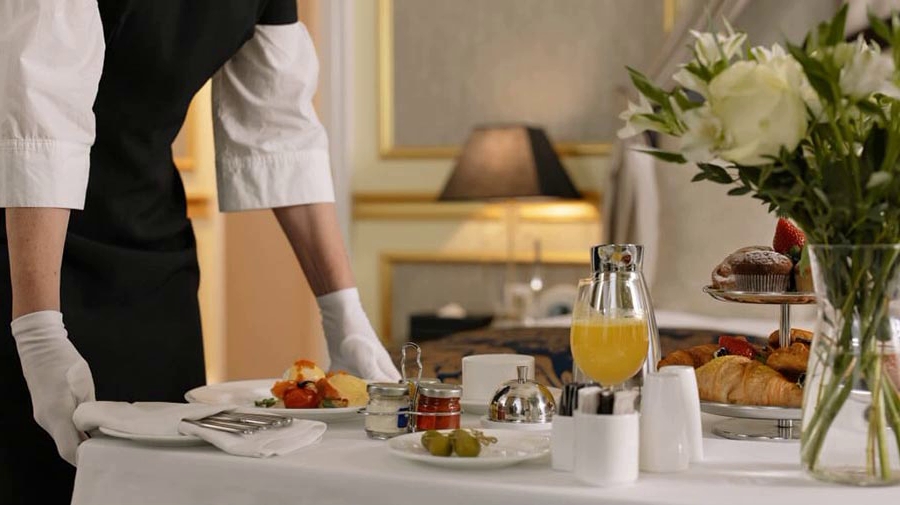 Grote hotelketens bieden gratis accommodatie aan om werknemers naar de Canarische Eilanden te lokken