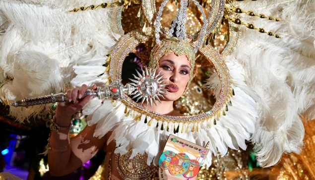 Sarina Hernández Suárez verovert de kroon van Koningin op het Internationale Carnaval van Maspalomas 2025