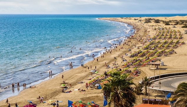 35 jaar later: Terrassen direct op het zand? Bij het CC Oasis in Maspalomas is het nu weer mogelijk!